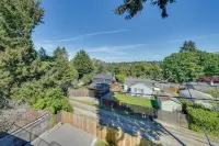 Rooftop Deck + Private Patio! West Seattle Home - Country Houses
