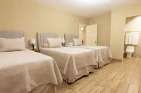 In & Out Hotel - Homestays