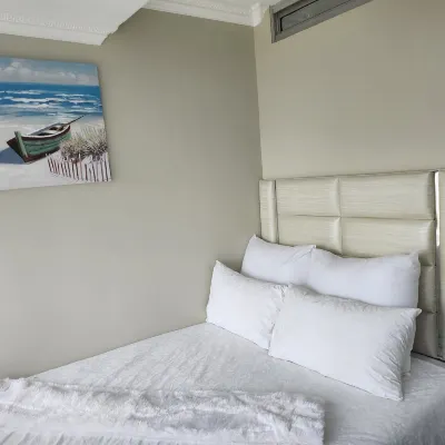 A Two-Bedroom Holiday Apartment, at the Heart of South Beach Durban Отели рядом с достопримечательностью «Компания Плейхаус»
