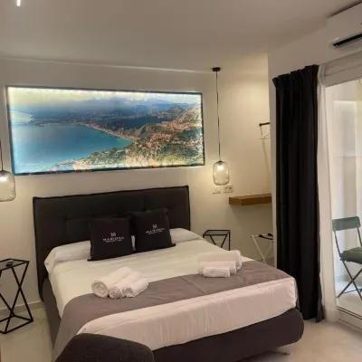 มาริดดา-เอ็กซ์พีเรียนซ์ รูมส์- โรงแรมใกล้สถานีรถไฟ Taormina - Giardini Naxos Train Station