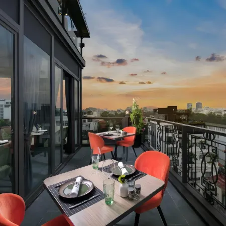 Rising Dragon Legend Hotel