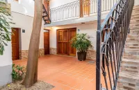 Tranquil Havana Holiday House Central Location, Modern Comforts - 2 ดาว