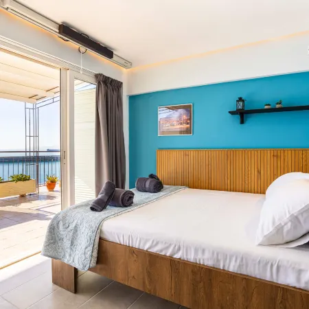 Beachfront Sunny Penthouse - Kalamata SeaBliss