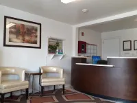 Cortland Motel - parking