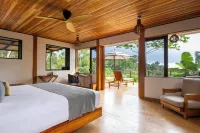 El Remanso Rainforest Lodge - parking