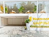 Bloomrooms @ City Centre Hotels near Palace Grounds
