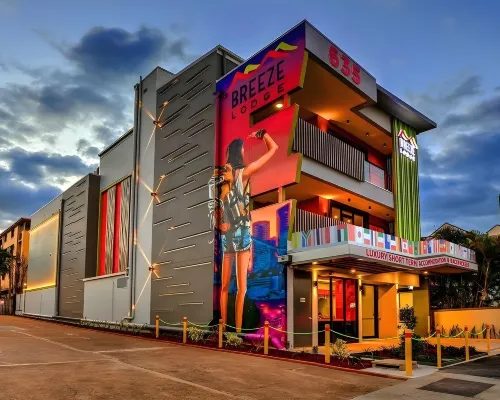 Breeze Lodge Hotels near ميلتون