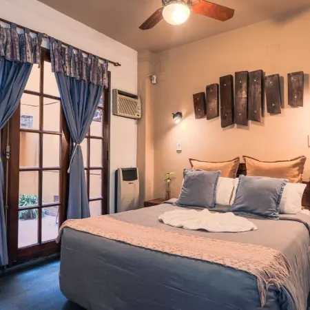 Hostel & Spa Mediterránea Отели рядом с достопримечательностью «Концертный зал Quality Espacio»