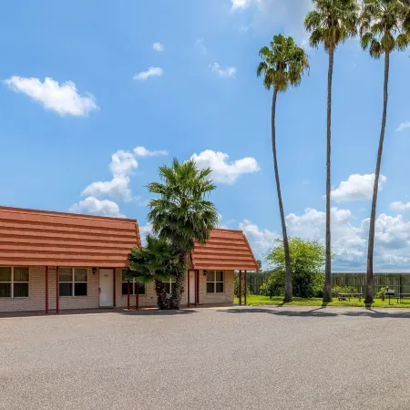 Victoria Palms Inn and Suites