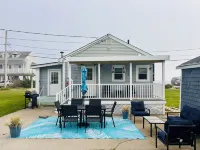 Beach Lovers Paradise!  Cozy 3 bedroom home steps from the beach. Hotele w: Fairhaven