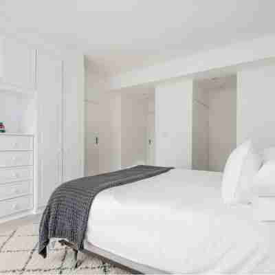 Entire Flat Sleeps 8 Rooms