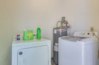 Private Yard w/ Grills! Convenient Tallahassee Gem - 2-نجوم