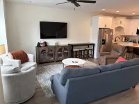 Auburn Getaway Home- Close to Campus!  Sleeps 8, Family-Friendly. - con encanto