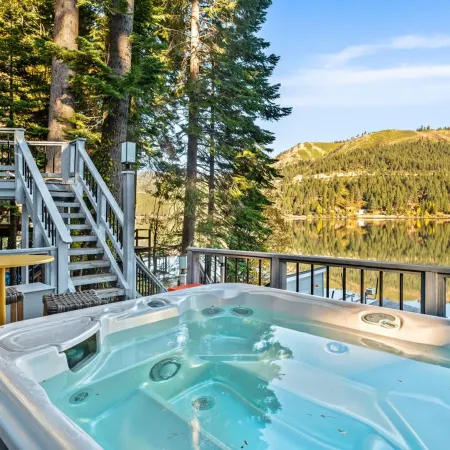 Luxury Lakefront 5 Br Home Hot Tub Arcade