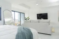 Sol a 6th-Floor High-Rise Studio Panoramic Ocean Views Walk to Town - 4-Star