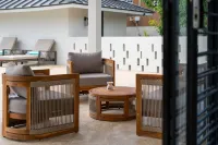 5BR Luxe Retreat in Runaway Bay Private Pool Beach Access - homestay