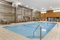 Best Western Plus Willmar - Pools