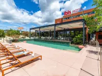 Ibis Valence Sud - Swimmingpools