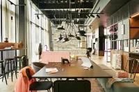 Moxy Edinburgh Airport - romantici