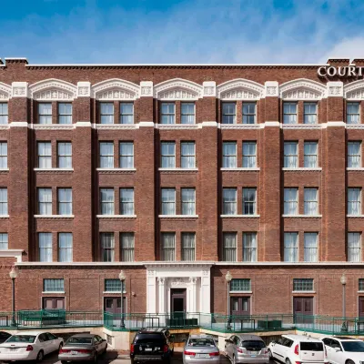 Courtyard Omaha Downtown/Old Market Area Hotels near Bob Kerrey Pedestrian Bridge