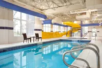 TownePlace Suites Fort McMurray - موقف سيارات