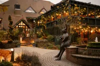 The Rabbit Hotel & Retreat - parking