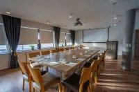勞加爾壩基飯店 - 停車場