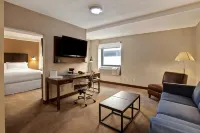Four Points by Sheraton Peoria - Bãi đậu xe