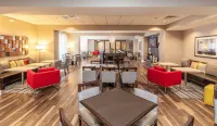 Hampton Inn Emerson LakePoint - 2-Star