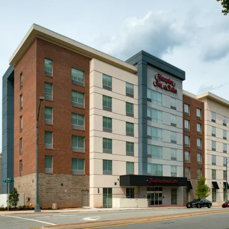 Hampton Inn & Suites Greensboro Downtown