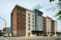 Hampton Inn & Suites Greensboro Downtown - parking