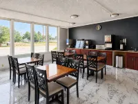 Alamo Inn & Suites - Мотели