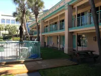 Royal Palace Inn and Suites Myrtle Beach Ocean Blvd - Private Pools