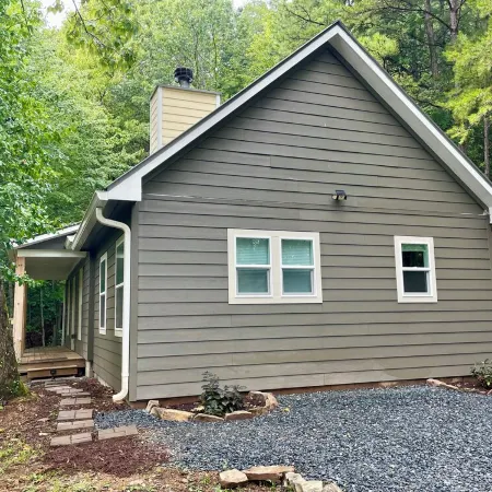 Renovated Cozy Cottage in Bryson City! Experience the Cool Smokies!