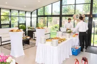 Airport Gardens Boutique Hotel - Aamiainen