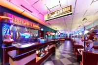 Road House Hotel - parking
