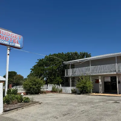 Budget Motel Hotels near Pullman Park