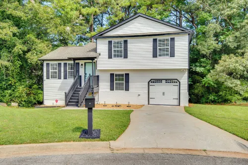7 Mi to Dtwn ATL: Upscale Family Home w/ Balcony - balcony