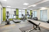 Spark by Hilton Portland Airport Maine Mall - Kolam Renang
