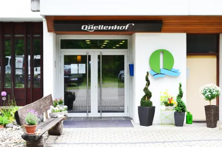 Hotel Quellenhof Bad Urach Отели в г. Деттинген-на-Эрмсе