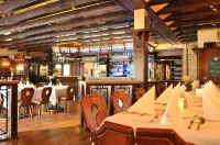 Hotel am Wald Hotels in Лангенфельд