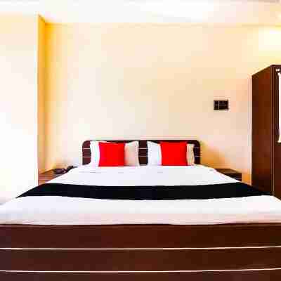 Capital O70910 Hotel Sidhanshi Inn Rooms