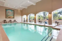 Embassy Suites by Hilton Milpitas Silicon Valley - Uima-altaat