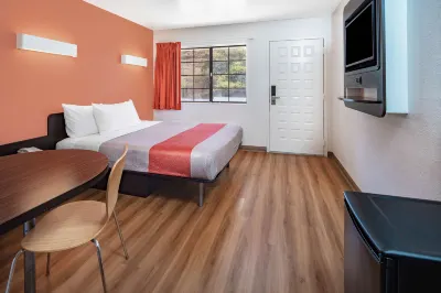 Motel 6 Thousand Oaks, CA Các khách sạn ở Newbury Park