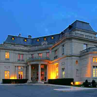 InterContinental Chantilly Chateau Mont Royal Hotel Exterior
