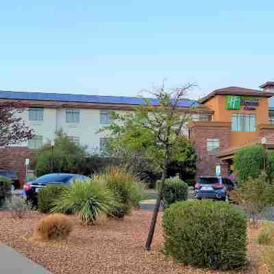 Holiday Inn Express & Suites ST. George North - Zion Hotel Exterior