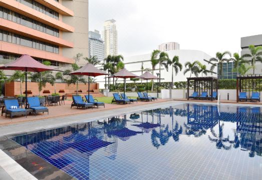 1. 두짓 타니 마닐..