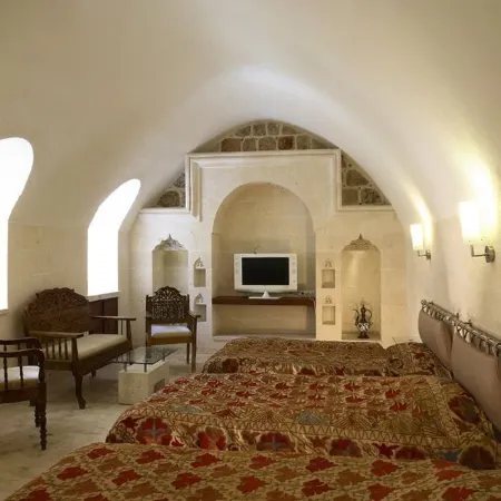 Kasr-I Nehroz Hotel