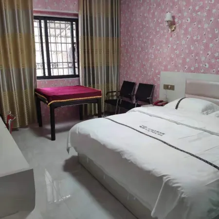 Luoshan Lingyuan Business Hotel