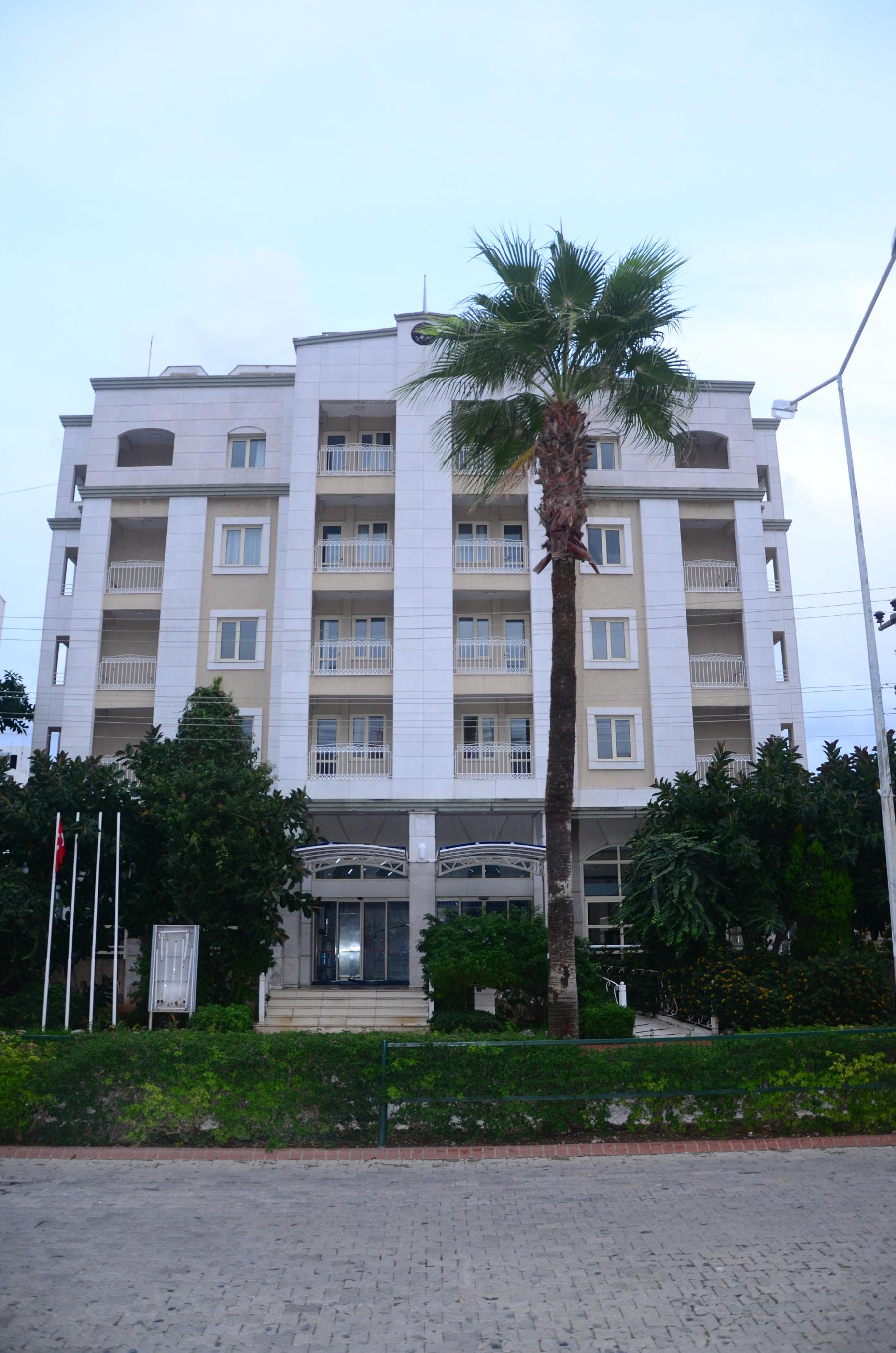 Almena Hotel